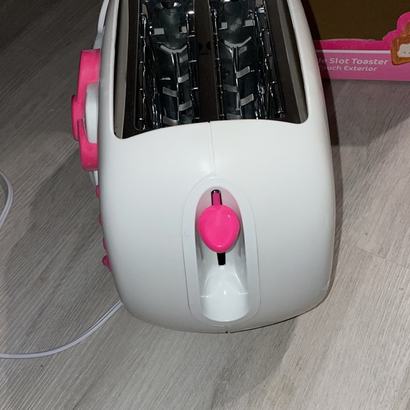 🎉HPx2🎉Hello kitty 2-Slice wide toaster excellent condition! - Picture 7 of 8